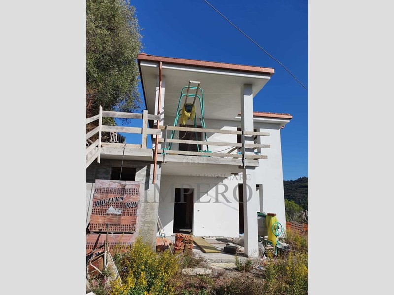 Casa Indipendente in Vendita a Camporosso, 275'000€, 180 m²