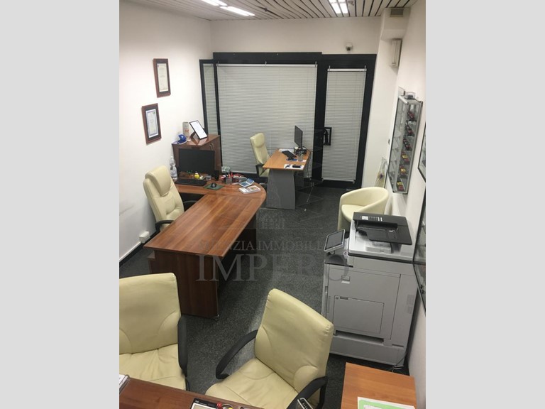 Immobile commerciale in Vendita a Ventimiglia, zona Roverino, 75'000€, 50 m²
