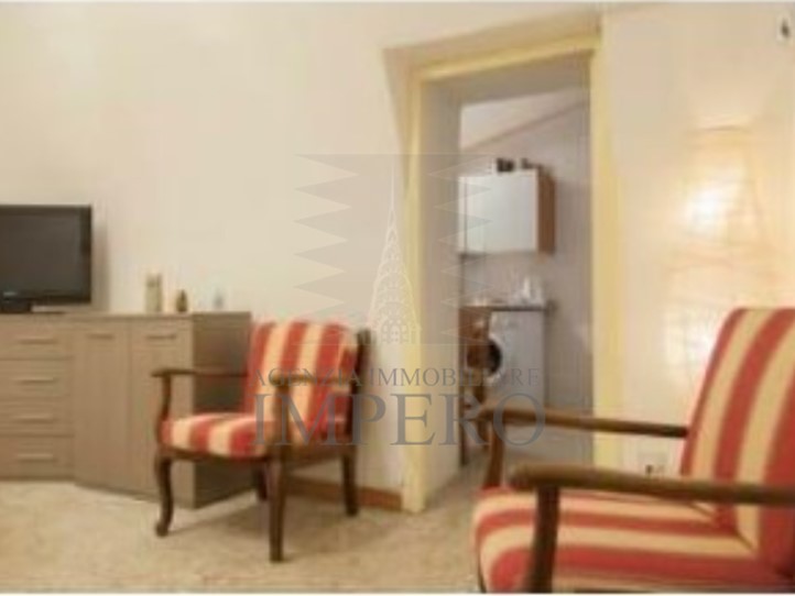 Trilocale in Vendita a Dolceacqua, 75'000€, 50 m², arredato