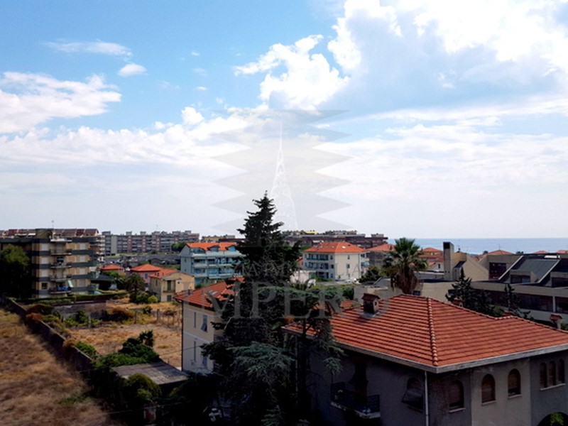 Trilocale in Vendita a Ventimiglia, zona Logge, 210'000€, 70 m²