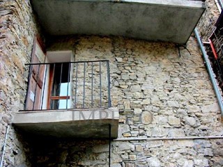 Quadrilocale in Vendita a Apricale, 45'000€, 85 m²