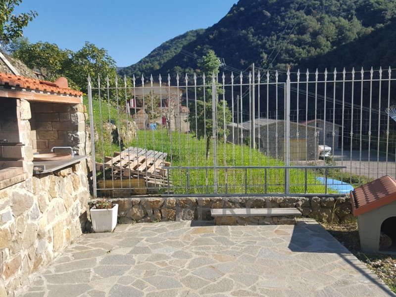 Casa Indipendente in Vendita a Dolceacqua, 320'000€, 125 m², con Box