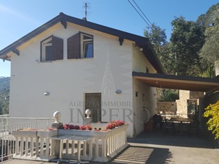 Casa Indipendente in Vendita a Dolceacqua, 320'000€, 125 m², con Box