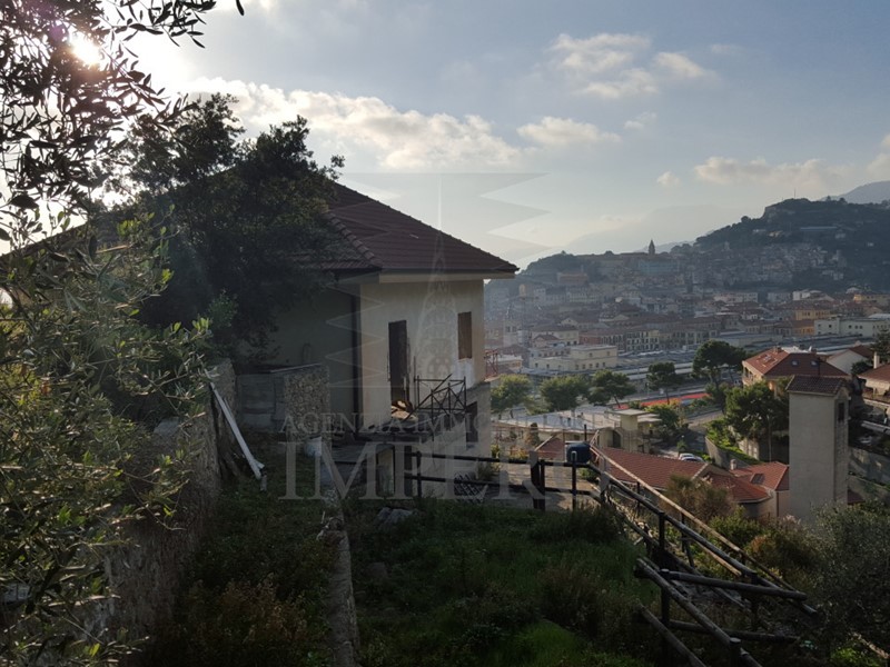 Casa Indipendente in Vendita a Ventimiglia, zona San Secondo, 600'000€, 300 m²