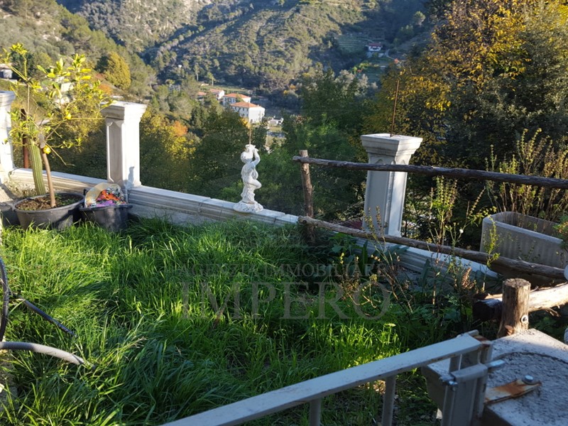 Trilocale in Vendita a Ventimiglia, zona Calvo, 85'000€, 70 m²