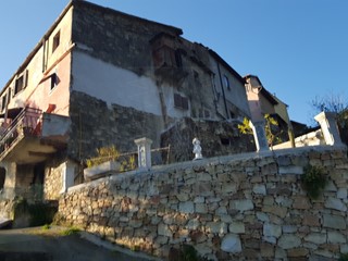 Trilocale in Vendita a Ventimiglia, zona Calvo, 85'000€, 70 m²