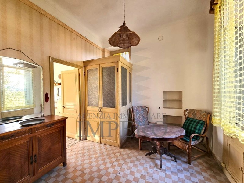 Casa Indipendente in Vendita a Ventimiglia, zona Centro Studi, 1'500'000€, 390 m², con Box