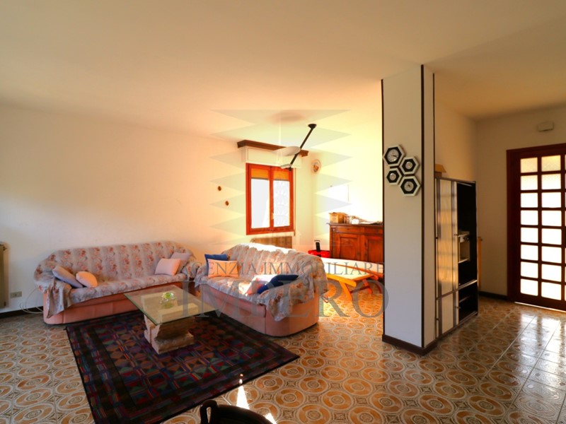 Casa Indipendente in Vendita a Ventimiglia, zona Seglia, 450'000€, 160 m², con Box