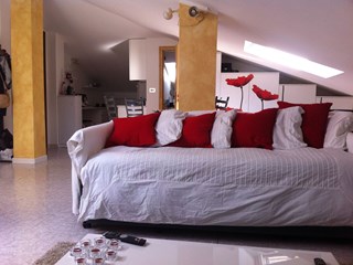 Mansarda in Affitto a Collegno, zona borgata paradiso, 450€, 70 m²