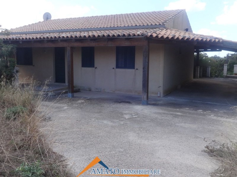 Villa in Vendita a Pozzallo, zona contrada Danieli, 130'000€, 104 m²