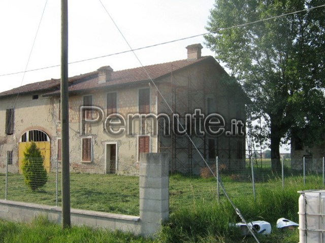Rustico in Vendita a Reggio Emilia, zona Poviglio, 155'000€, 250 m²