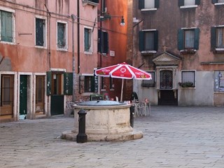 Casa Semi Indipendente in Affitto a Venezia, zona Campo Do Pozzi - Castello, 750€, 60 m², arredato