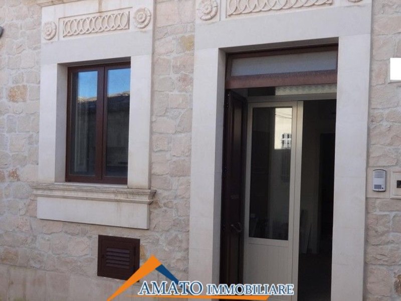 Casa Indipendente in Vendita a Pozzallo, zona centro storico, 180'000€, 100 m², arredato