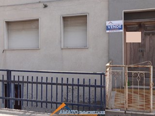 Casa Indipendente in Vendita a Pozzallo, zona Lungomare pietre nere, 135'000€, 200 m², con Box