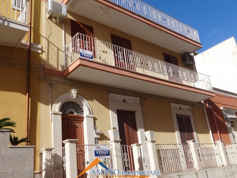 Casa Indipendente in Vendita a Pozzallo, zona via garibaldi, 175'000€, 290 m²