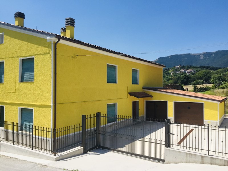Casa Indipendente in Vendita a Fabriano, zona frazione melano, 63'000€, 170 m²