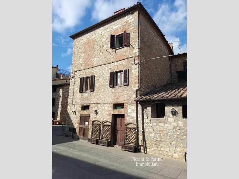 Quadrilocale in Vendita a Castiglione del Lago, zona Centro storico, 160'000€, 110 m²