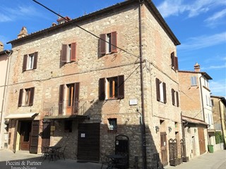 Quadrilocale in Vendita a Castiglione del Lago, zona Centro storico, 160'000€, 110 m²