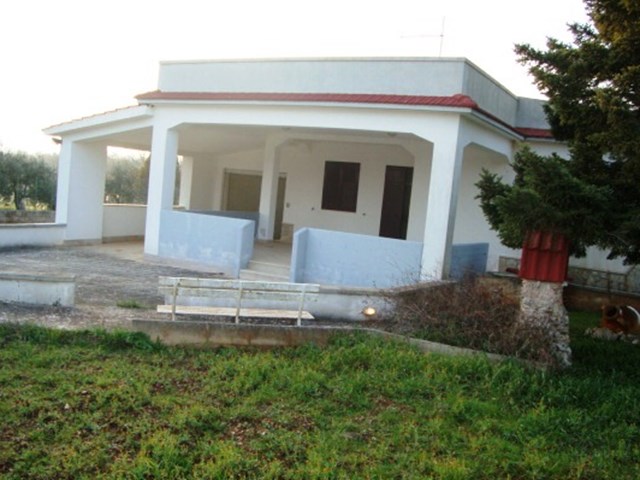 Villa in Vendita a Martina Franca, zona Contrada Cupina, 63'000€, 100 m², con Box