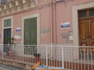 Quadrilocale in Vendita a Pozzallo, zona via garibaldi, 85'000€, 130 m²