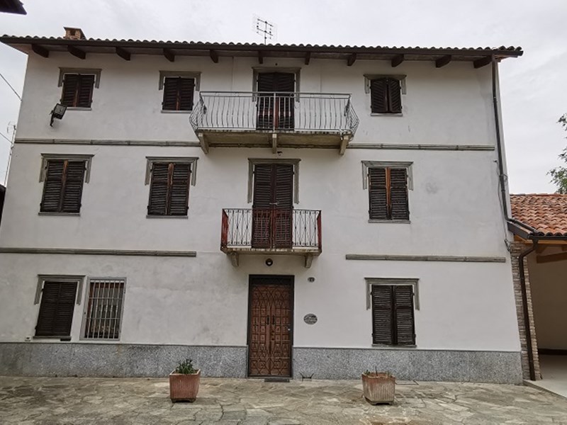 Casa di corte in Vendita a Montaldo Scarampi, 65'000&euro;, 224 m²