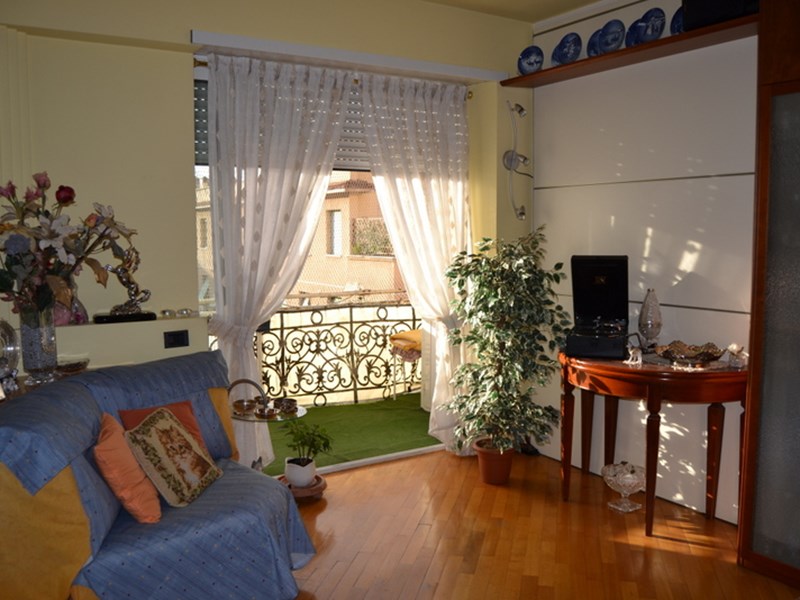 Bilocale in Vendita a Roma, zona Appio Latino, 295'000€, 70 m²