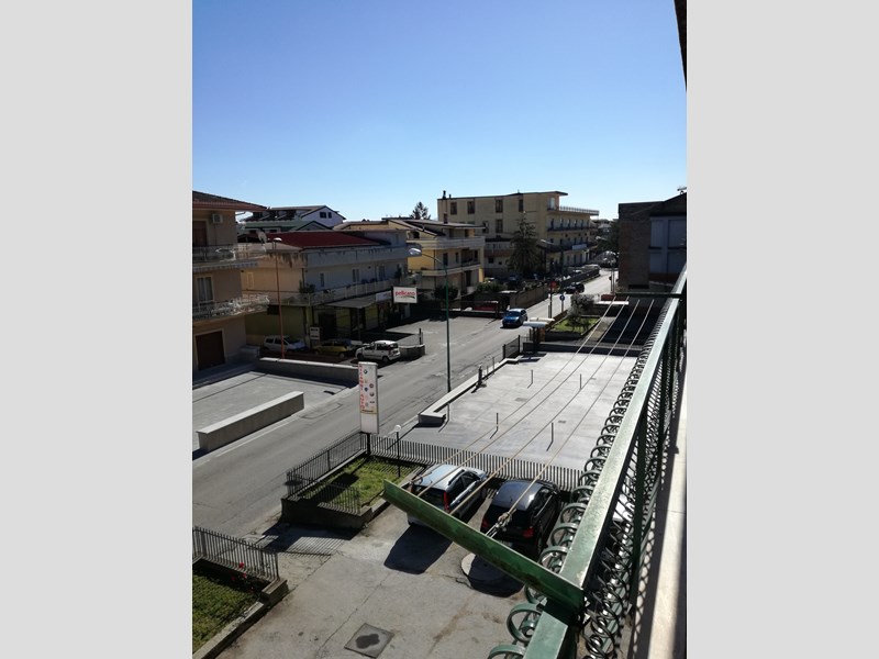 Quadrilocale in Vendita a San Prisco, zona VIA CIRCUMVALLAZIONE, 120'000€, 97 m², con Box