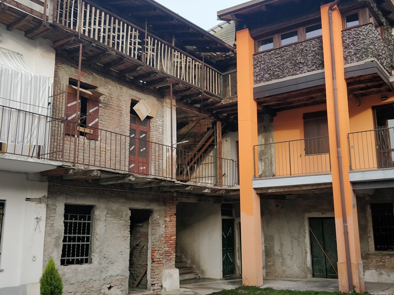 Casa di corte in Vendita a Brembate, zona CENTRO STORICO, 34'900€, 175 m²