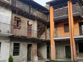 Casa di corte in Vendita a Brembate, zona CENTRO STORICO, 34'900€, 175 m²