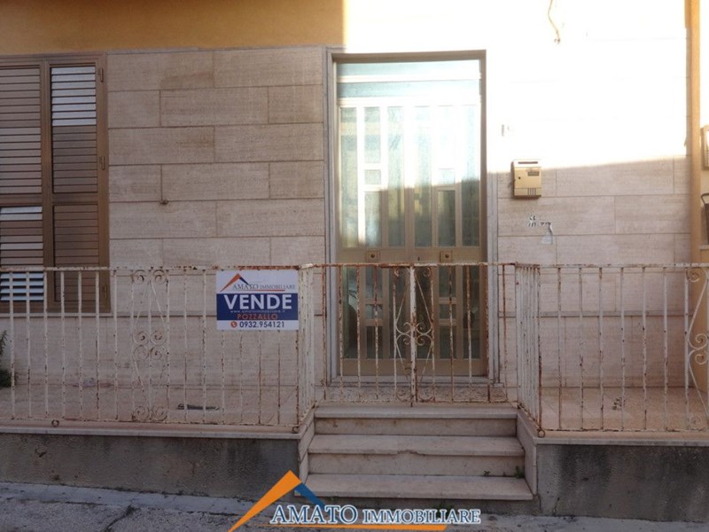 Casa Indipendente in Vendita a Pozzallo, zona centro storico, 82'000€, 75 m²