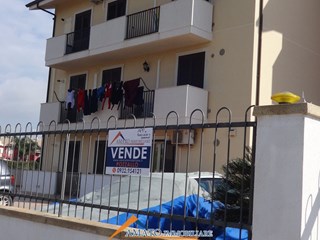 Casa Semi Indipendente in Vendita a Pozzallo, zona residenziale, 125'000€, 98 m², con Box