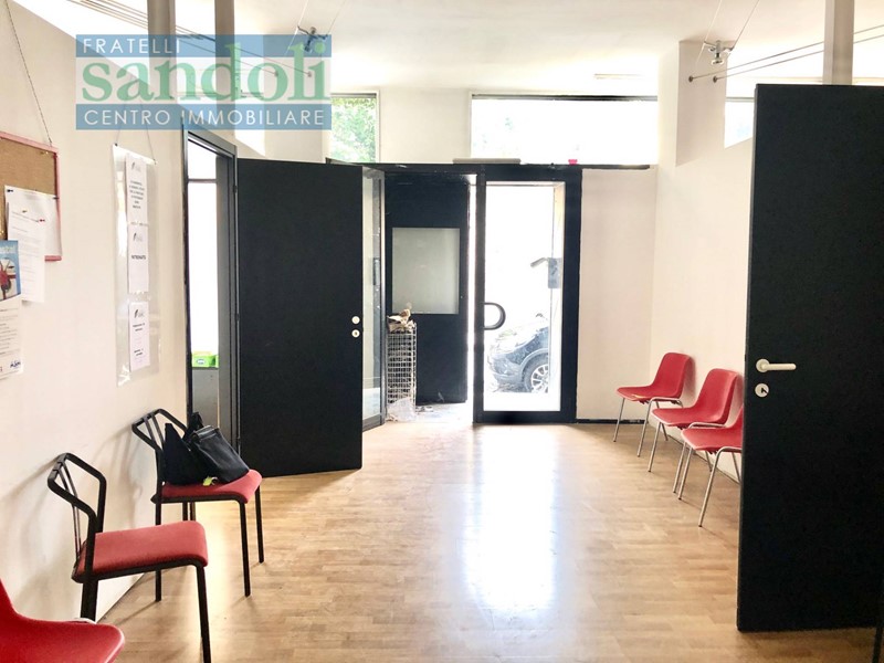 Immobile commerciale in Vendita a Vercelli, zona Centro, 95'000€, 100 m²