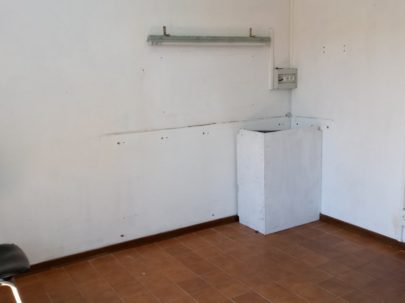 Capannone in Affitto a Lucca, zona santa maria a colle, 500€, 50 m²