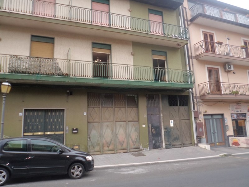 Appartamento in Vendita a Aci Catena, zona Centrale, 130'000€, 120 m²