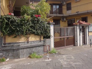 Quadrilocale in Vendita a Aci Catena, zona Rua, 110'000€, 110 m²