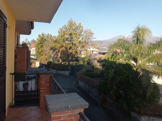 Villetta a schiera in Vendita a Acireale, zona Pennisi, 250'000€, 240 m²