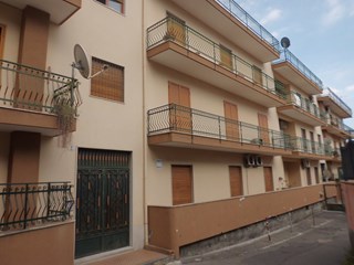 Appartamento in Vendita a Acireale, zona Via Giovanni Verga, 125'000€, 120 m²