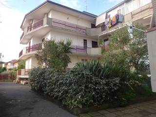 Bilocale in Vendita a Aci Sant'Antonio, 90'000€, 75 m²