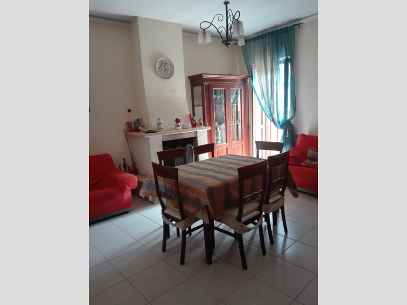 Appartamento in Vendita a Pietrastornina, 64'900&euro;, 146 m²