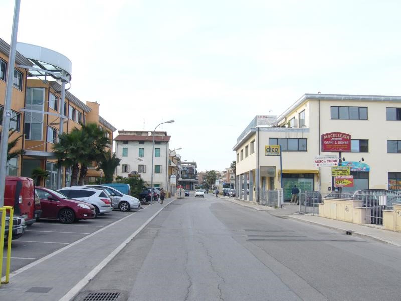 Laboratorio in Vendita a San Benedetto del Tronto, zona Porto d'Ascoli, 130'000€, 85 m²