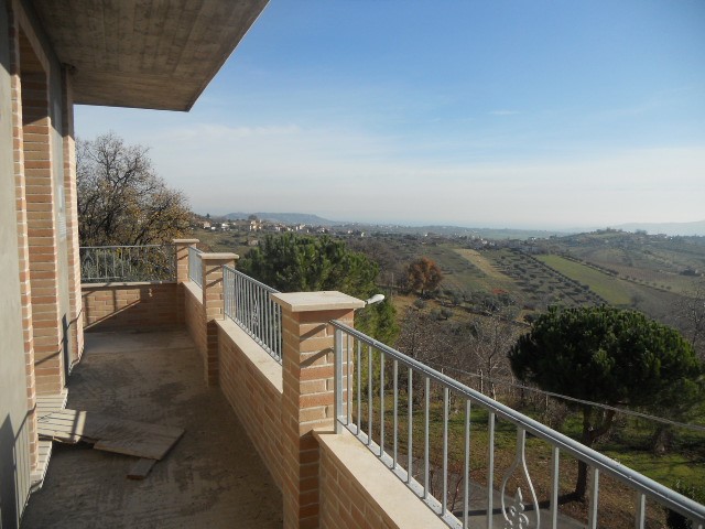 Appartamento in Vendita a Controguerra, 140'000€, 153 m²
