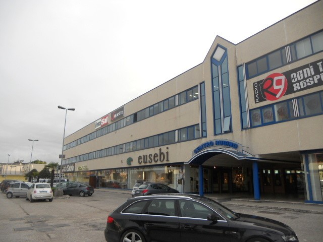 Immobile commerciale in Vendita a San Benedetto del Tronto, zona Porto d'Ascoli, 175'000€, 250 m²