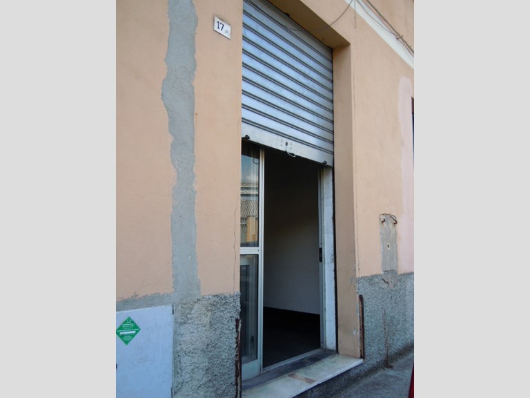 Magazzino in Affitto a Genova, zona Via Lungo Torrente Secca 17/R, 150€, 16,50