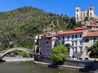 Casa Indipendente in Vendita a Dolceacqua, 150'000€, 100 m²