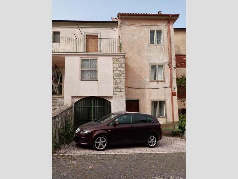 Casa Indipendente in Vendita a Sessano del Molise, zona Pescocupo, 60'000€, 130 m²