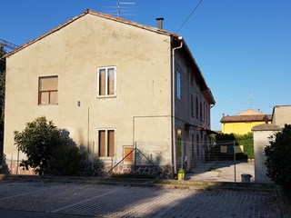 Villa bifamiliare in Vendita a Mezzani, zona Mezzano Superiore, 85'000&euro;, 240 m²