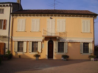 Casa Indipendente in Vendita a Casale Monferrato, zona Via Maestra, 80'000€, 240 m²
