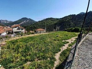 Magazzino in Vendita a Ventimiglia, zona Serro, 60'000€, 80 m²