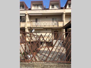 Villetta a schiera in Vendita a San Prisco, zona CENTRALE VIA STELLATO, 400'000€, 240 m², con Box