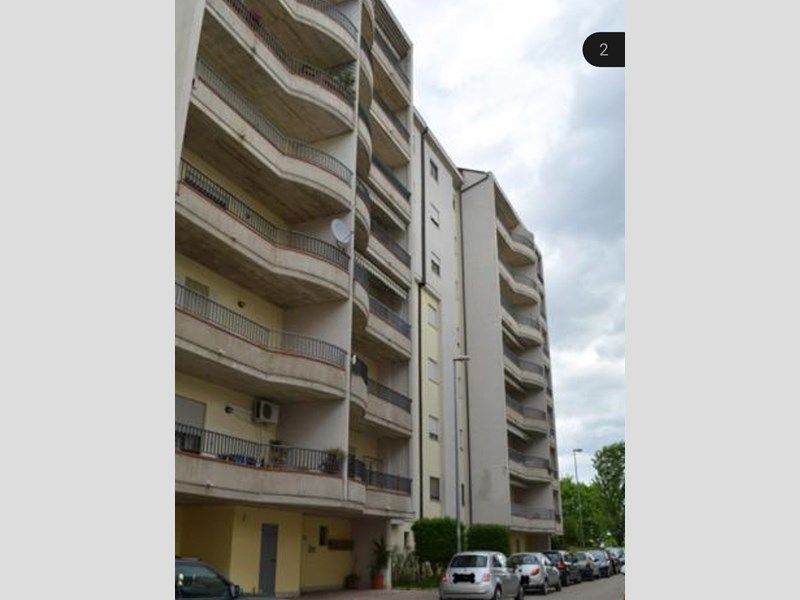Quadrilocale in Vendita a Teramo, zona colleatterrato basso, 95'000€, 124 m², con Box